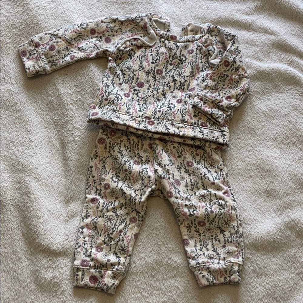 SALE 3/$12  Floral Sweatsuit